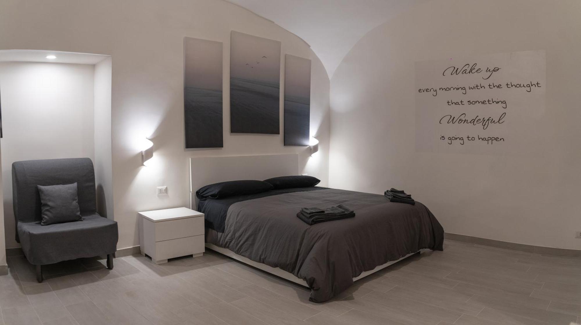 Dietro Al Plebiscito Luxury Suite Наполи Екстериор снимка